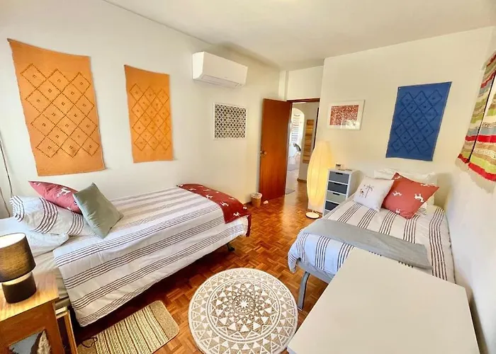 Avenue Q, In Apartamento