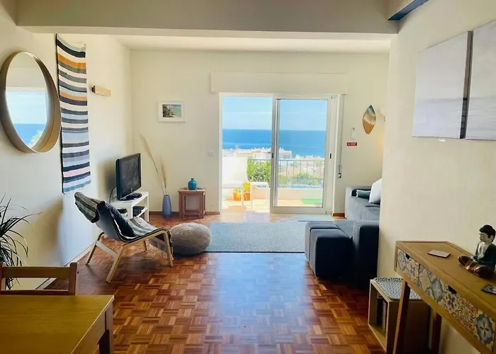 Avenue Q, In Apartamento Luz